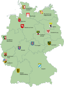 Deutsch: Karte der Bundesrepublik Deutschland mit Grenzen und Wappen der Bundesländer.